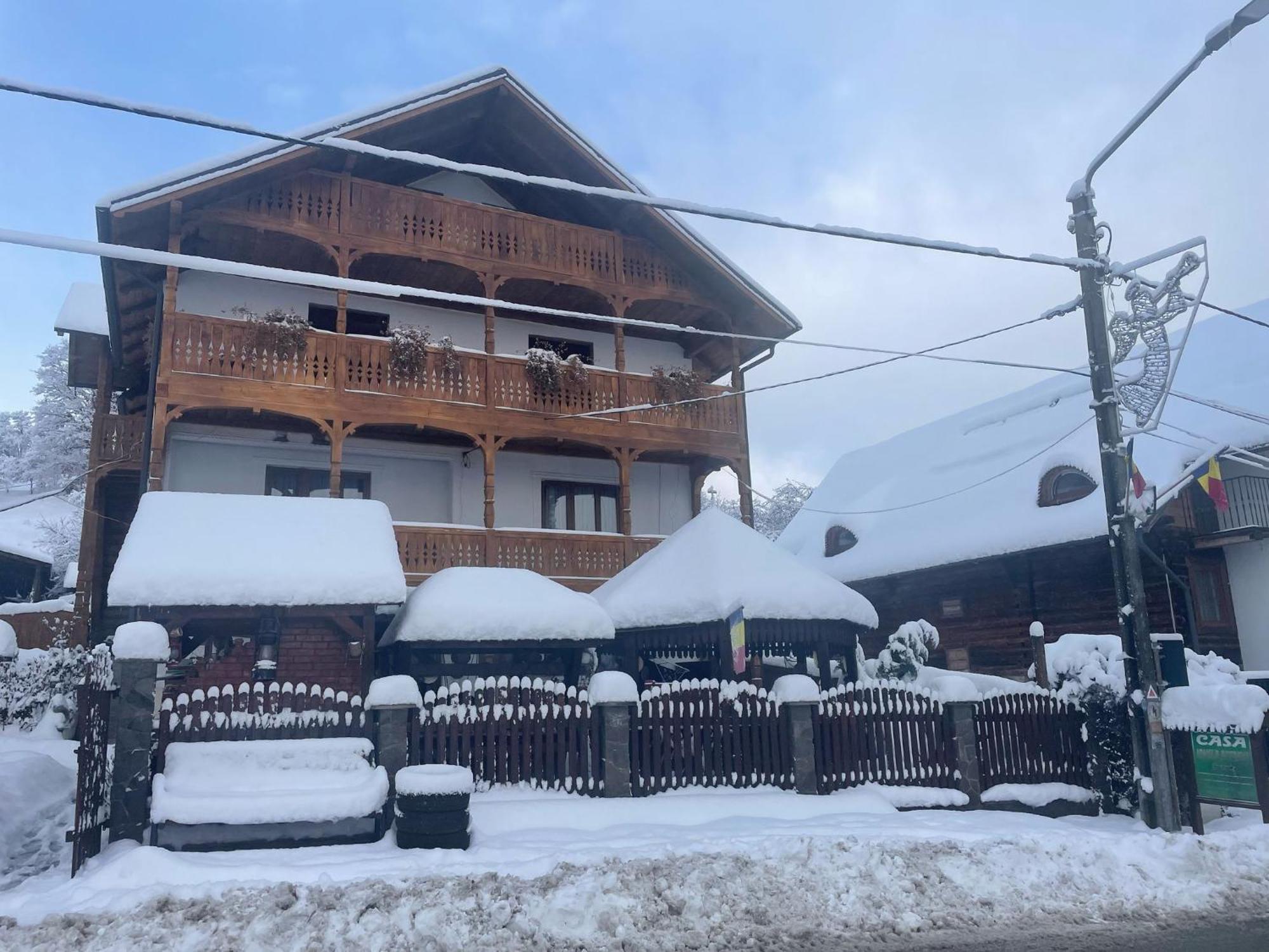 Casa Ionela Petreus Hotell Poienile Izei Exteriör bild