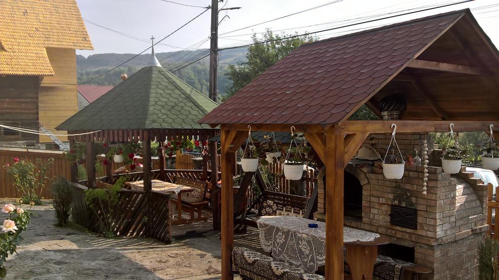 Casa Ionela Petreus Hotell Poienile Izei Exteriör bild