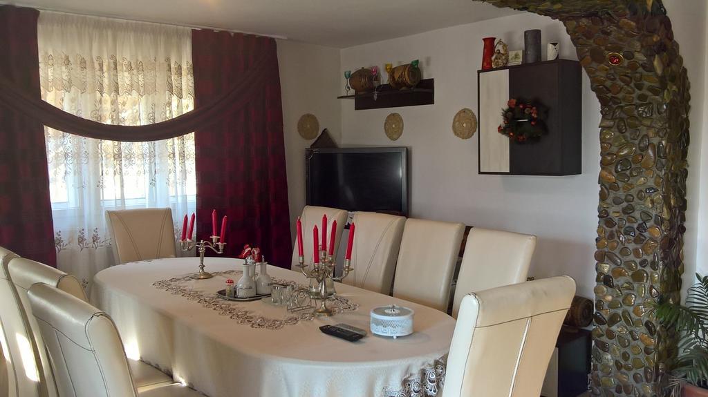 Casa Ionela Petreus Hotell Poienile Izei Exteriör bild